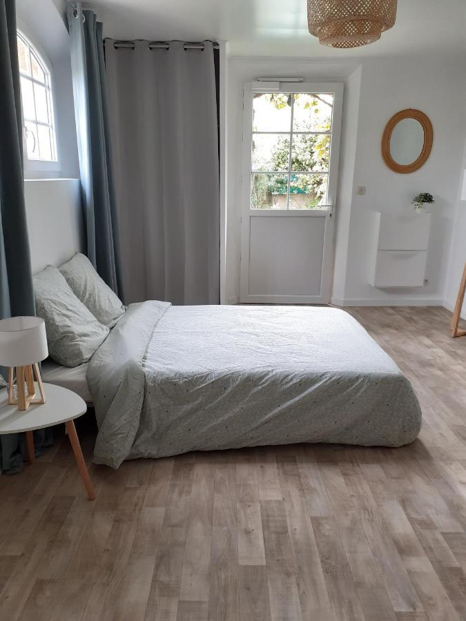 Superbe Grand Studio Tout Confort Avec Exterieur Poussan Ngoại thất bức ảnh